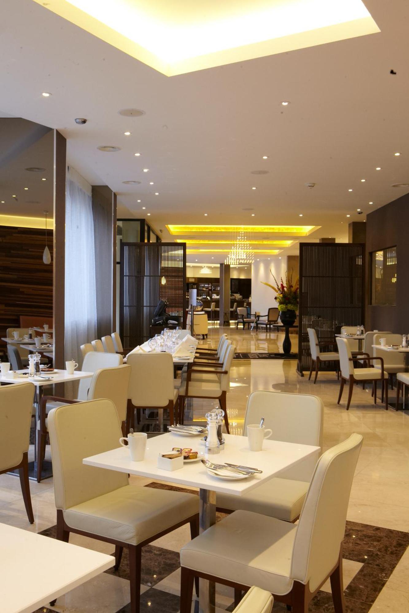 Park Grand Heathrow Hotel Hounslow Exterior photo