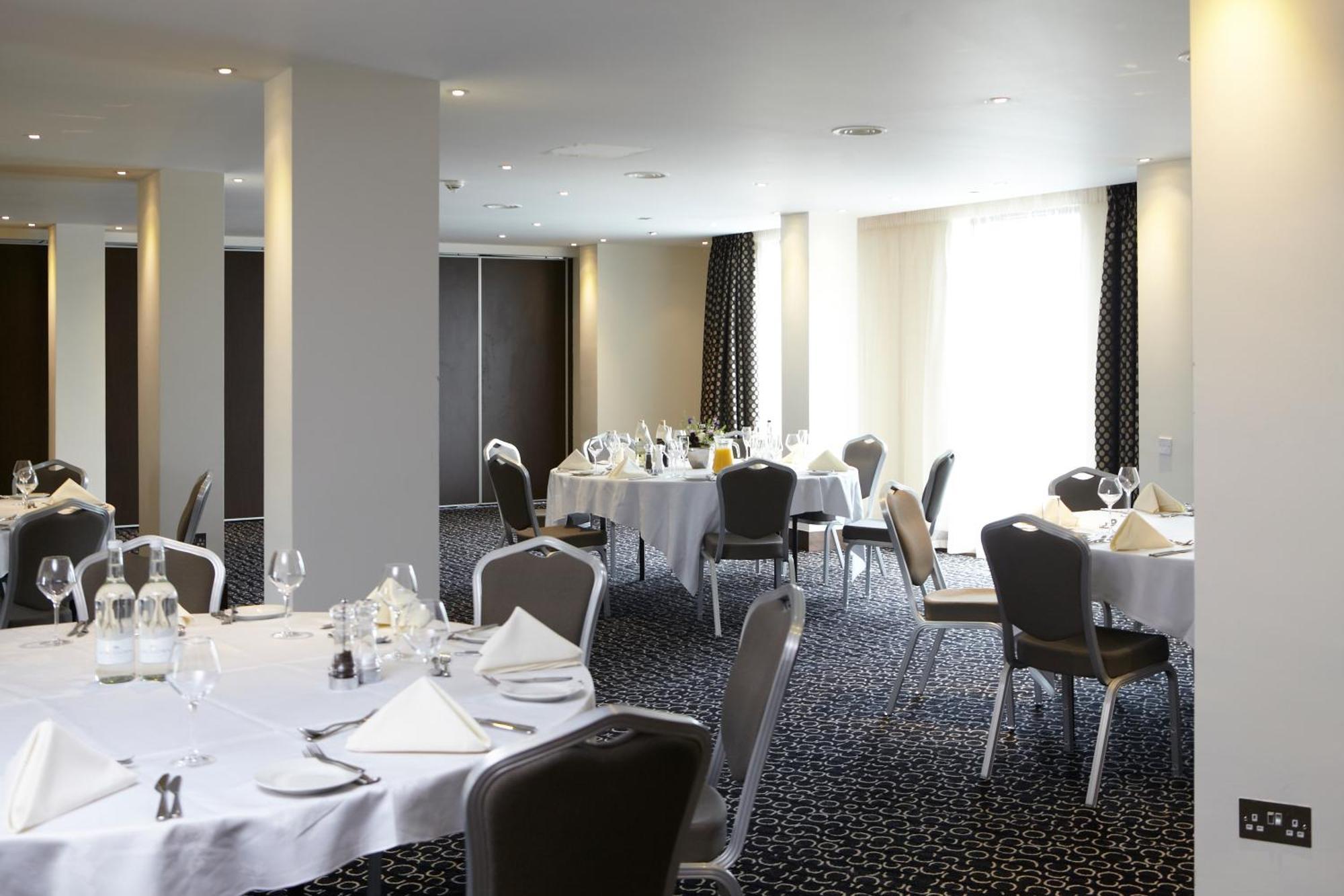 Park Grand Heathrow Hotel Hounslow Exterior photo