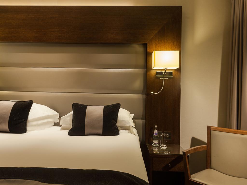 Park Grand Heathrow Hotel Hounslow Exterior photo