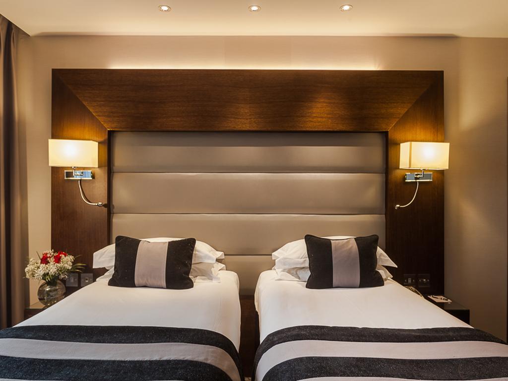 Park Grand Heathrow Hotel Hounslow Exterior photo