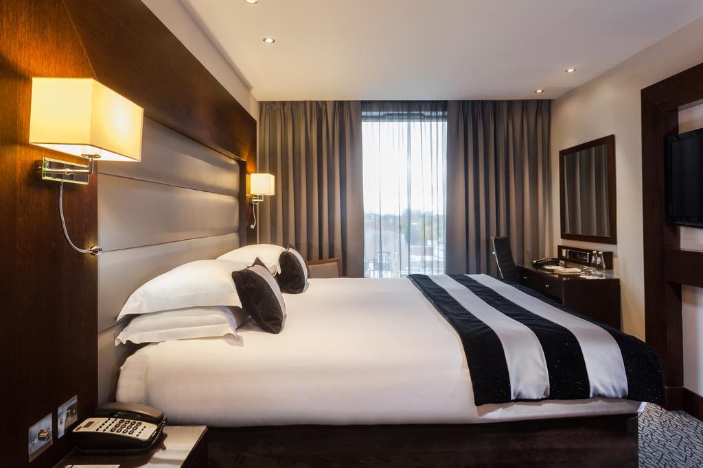 Park Grand Heathrow Hotel Hounslow Exterior photo