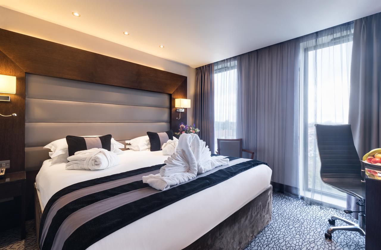 Park Grand Heathrow Hotel Hounslow Exterior photo