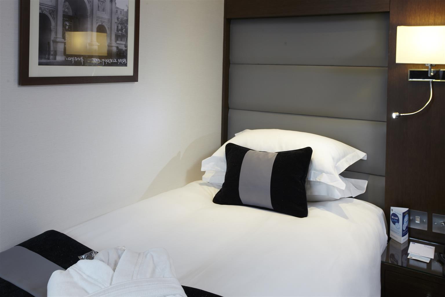 Park Grand Heathrow Hotel Hounslow Exterior photo