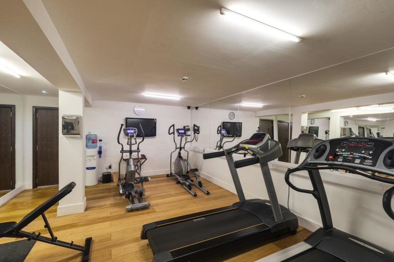 Park Grand Heathrow Hotel Hounslow Exterior photo