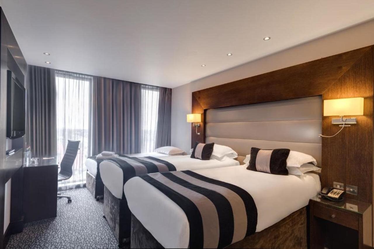 Park Grand Heathrow Hotel Hounslow Exterior photo